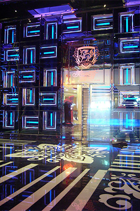 關(guān)之琳投資酒吧