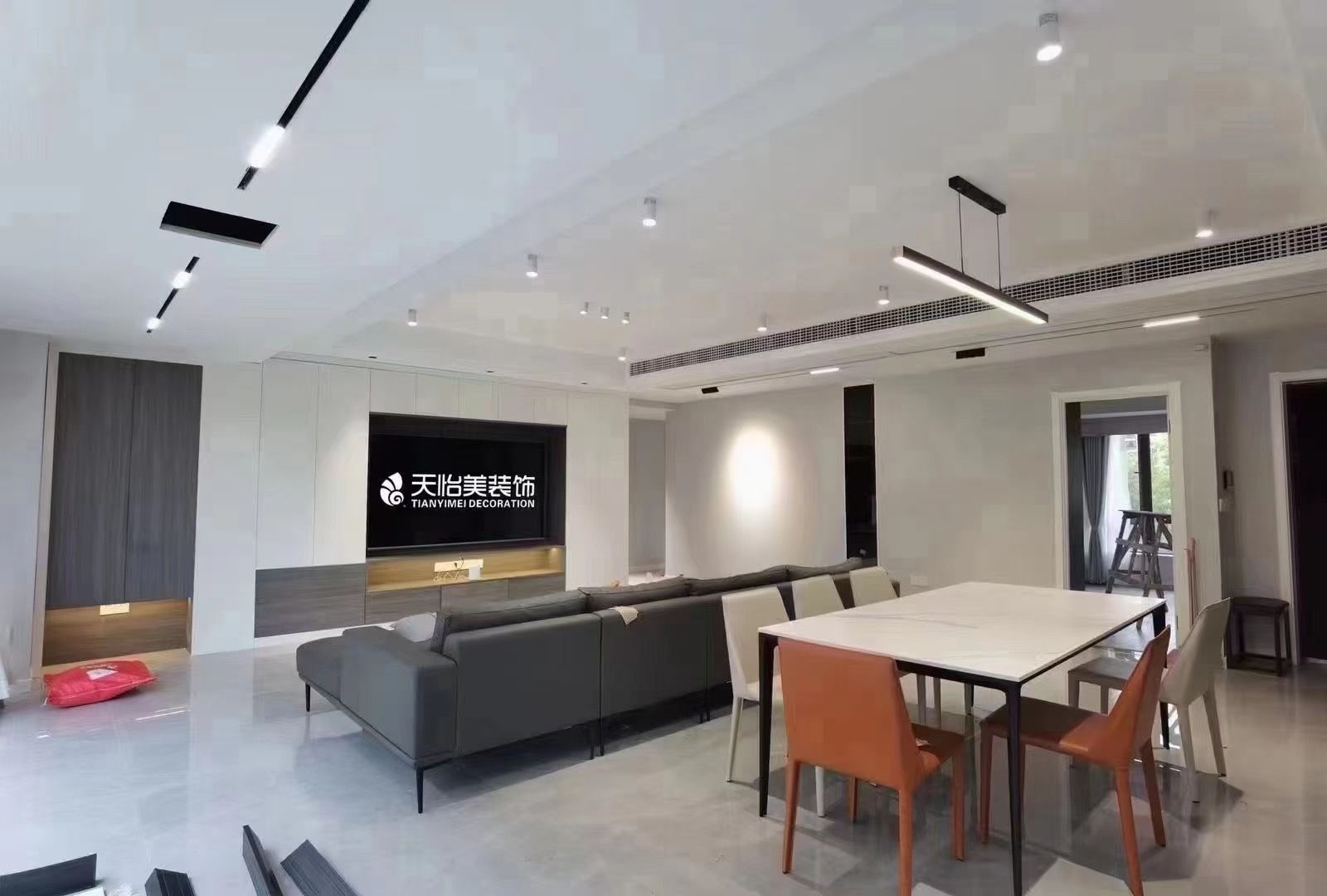 現(xiàn)代簡(jiǎn)約/三室兩衛(wèi)/104/總價(jià)：13萬(wàn)元