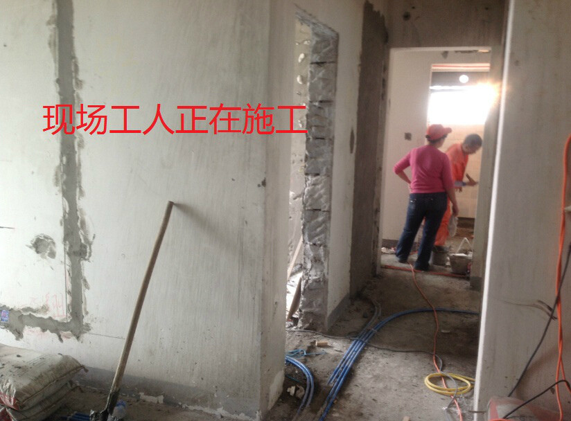 工人現(xiàn)場施工