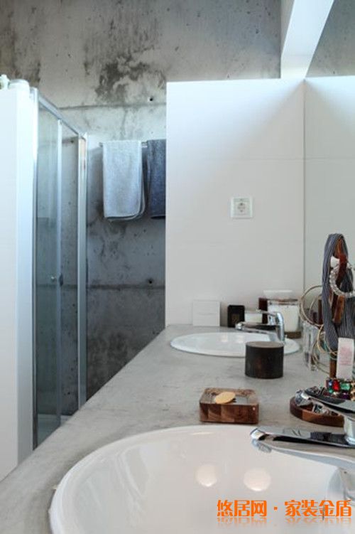 衛(wèi)生間墻面裝清水混凝土風(fēng)格