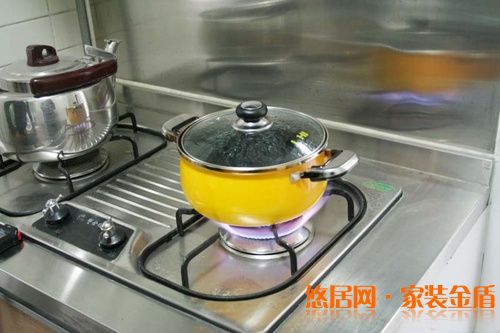 喬遷新居燃灶燒水