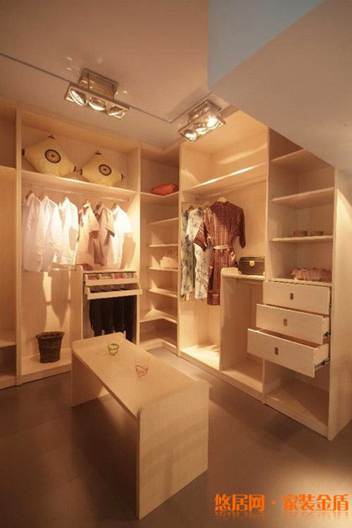 設(shè)計(jì)步入式衣帽間的技巧