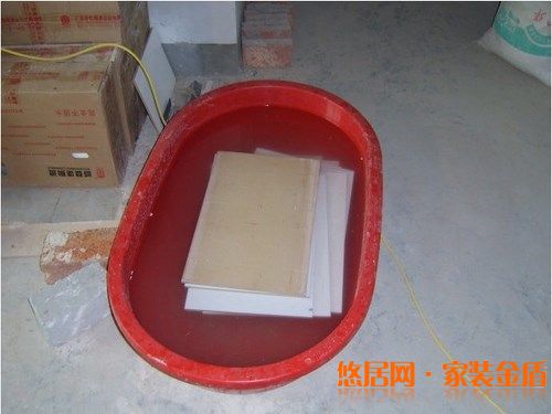 給瓷磚泡水需要泡多久？