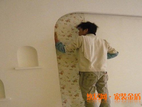 壁紙鋪貼注意點(diǎn)三：注意施工