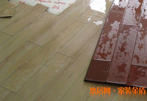 地板泡水了有什么急救方法？